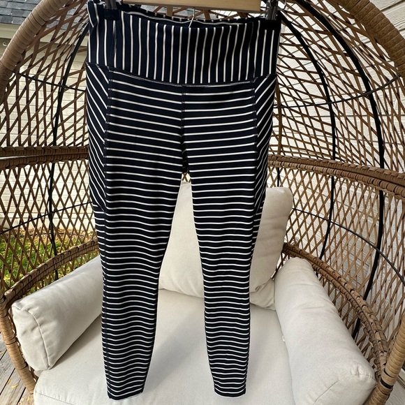 Athleta Navy White Striped Contender 7/8 Leggings Tights small - Picture 5 of 17